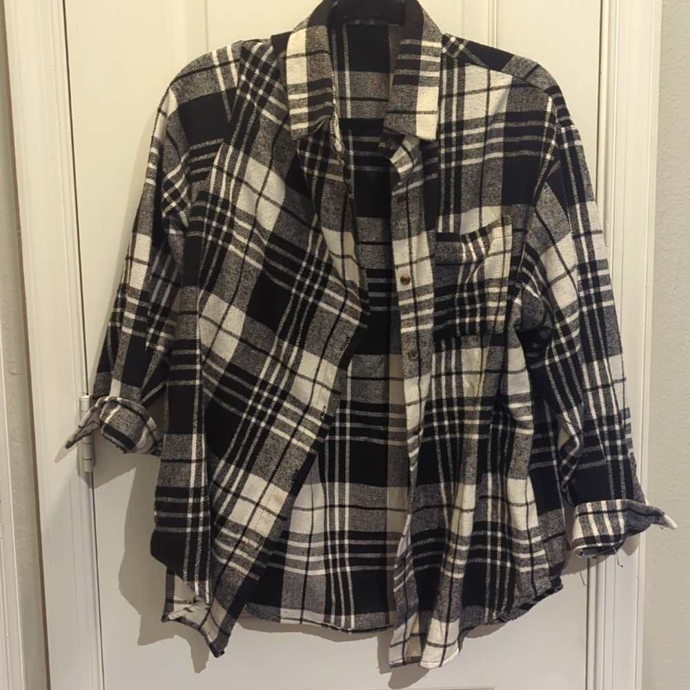 Love Notes Black White Plaid Flannel Shirt‎ Women Size Large Pocket
